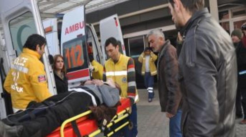 Buzlanma sebebiyle meydana gelen kazada 8 kişi yaralandı