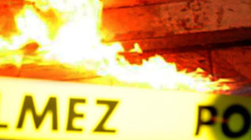 PKK yandaşları otob&uuml;s ve market yaktı!