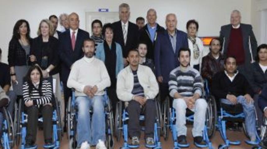 &Ccedil;ayyolu'nda 40 engelliye, kişiye &ouml;zel tekerlekli sandalye verildi