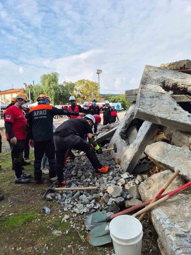 Aydın’da afet tatbikatı gerçeğini aratmadı 2