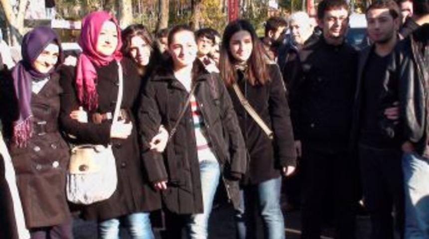 &Uuml;niversite &ouml;ğrencileri, Erdoğan'a 'ge&ccedil;miş olsun' dileklerini iletti