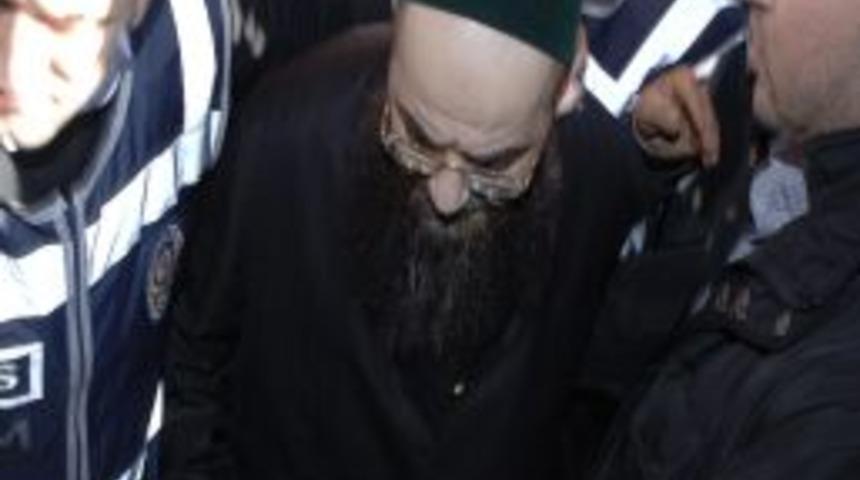 'C&uuml;bbeli Ahmet' sağlık kontrol&uuml;ne getirildi