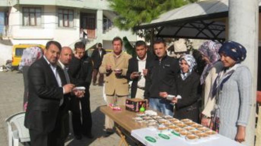 Kuran kursu &ouml;ğrencileri depremzedeler i&ccedil;in aşure yaptı