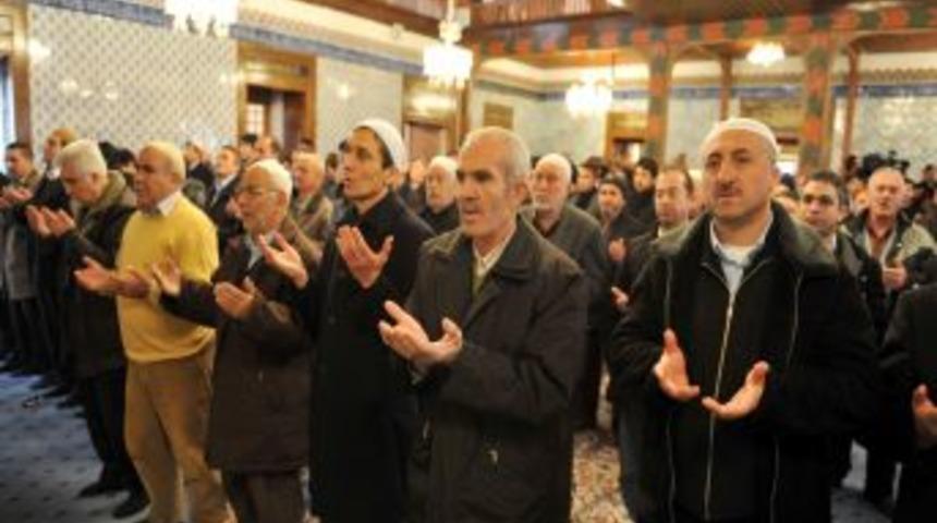 Kerbela şehitleri Hacı Bayram&rsquo;da 72 hatimle anıldı