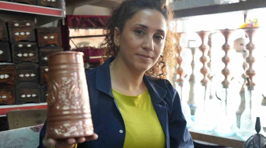 Gaziantep’te kadın bakır ustası erkeklere taş çıkartıyor