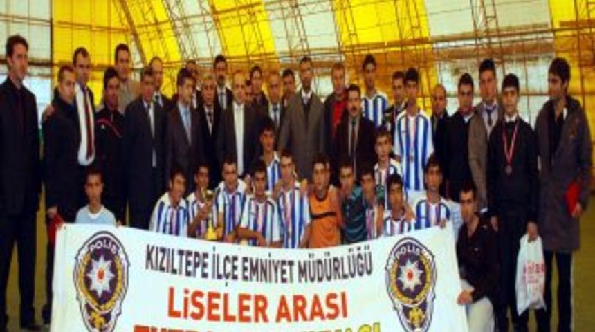 Emniyet'in futbol turnuvasında şampiyon Mezopotamya Anadolu Lisesi