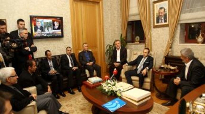 Bağış: Gazetecilik zırhına sarılıp h&uuml;k&uuml;meti yıkmaya &ccedil;alışan &ccedil;ete &uuml;yeleri var