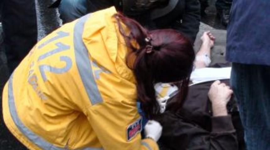 Yaralıya yoldan gecen doktorlar müdahale etti