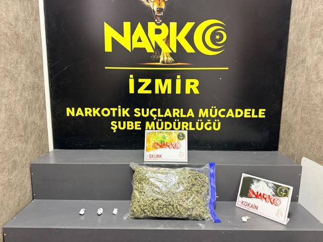 İzmir'de uyuşturucu operasyonu: 2 gözaltı