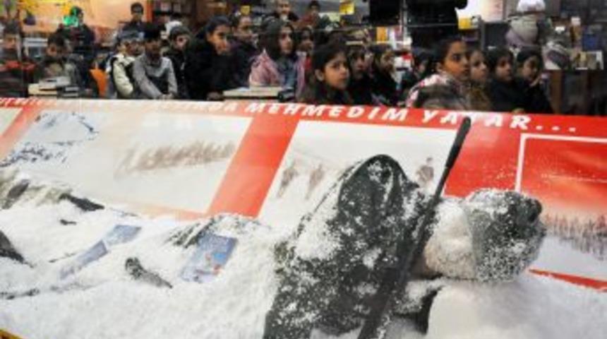 Sarıkamış Harekatı'nın orijinal g&ouml;r&uuml;nt&uuml;leri &ouml;ğrencileri ağlattı