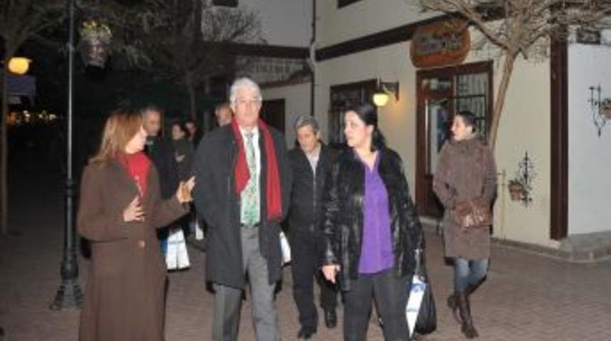 İsvi&ccedil;re B&uuml;y&uuml;kel&ccedil;iliği &ccedil;alışanları Hamam&ouml;n&uuml;&rsquo;n&uuml; gezdi