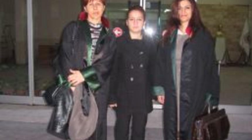 Bakan Şahin, &ouml;ld&uuml;r&uuml;len kadının davasına m&uuml;dahil