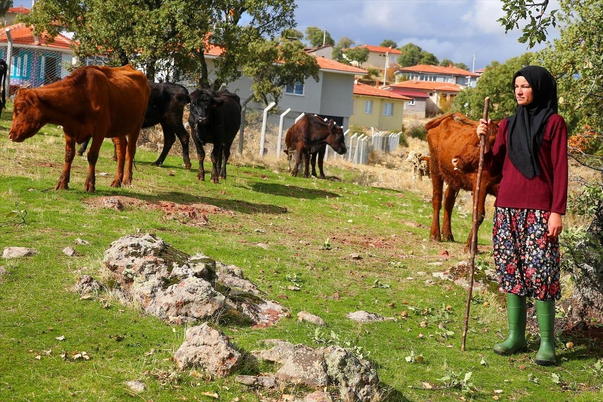 İki inekle başladığı hayvancılıkta k&ouml;y&uuml;n "hanımağa"sı oldu 1