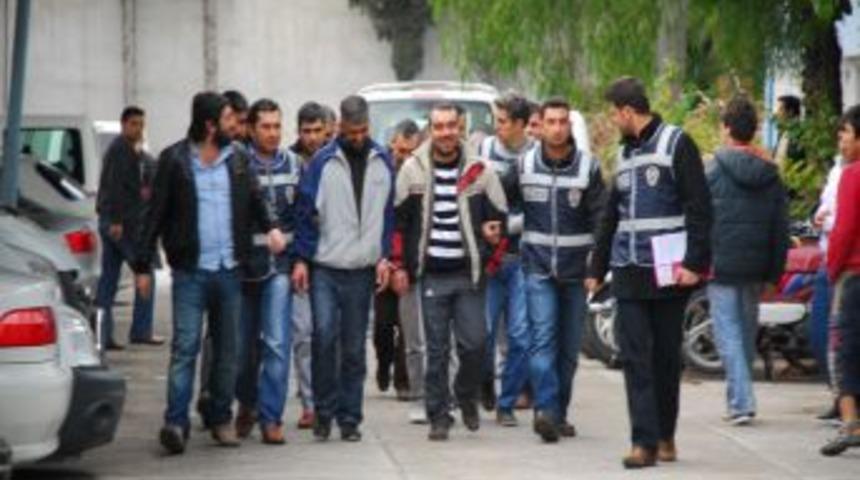 Marketinden parayı gasp eden genci sesinden tanıdı