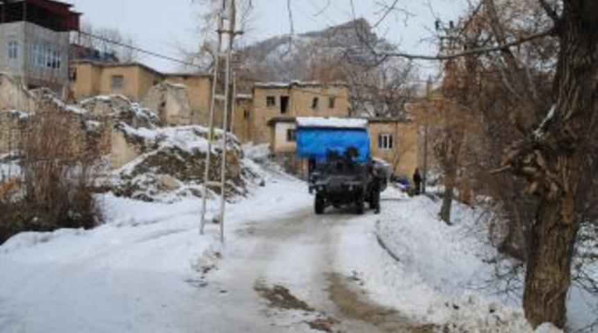 Hakkari'de &Ouml;zel Harekat'tan operasyon: 3 g&ouml;zaltı
