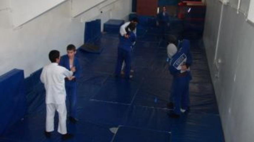 Judoda D&uuml;zce tercih ediliyor