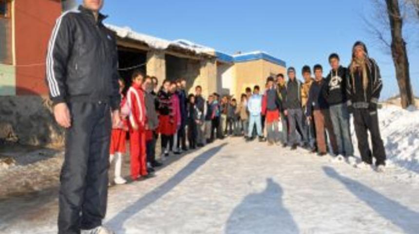 K&ouml;yl&uuml; &ccedil;ocuklar atletizme kazandırılıyor