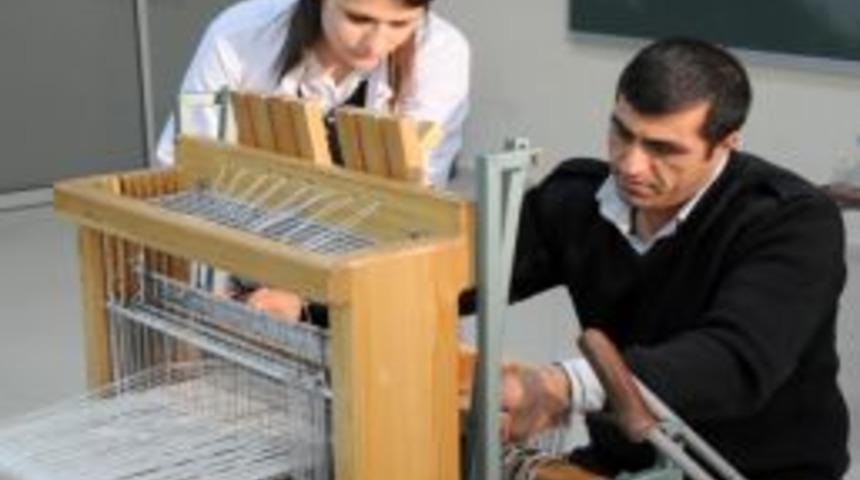 Engelliler devlet memurluğu i&ccedil;in hazırlanıyor