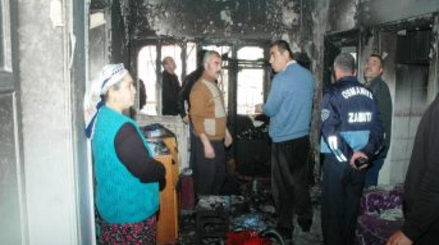 Elektrik kontağından &ccedil;ıkan yangın evi k&uuml;l etti