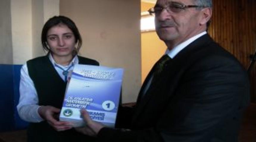 Sarıkamış'ta lise son sınıf &ouml;ğrencilerine kitap desteği