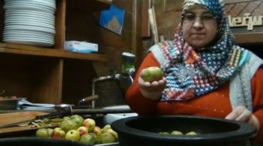 Beypazarı'nda taş armut fırında lokuma d&ouml;n&uuml;ş&uuml;yor