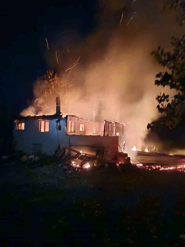 Acıpayam’da çıkan ev yangınında büyük hasar oluştu 2