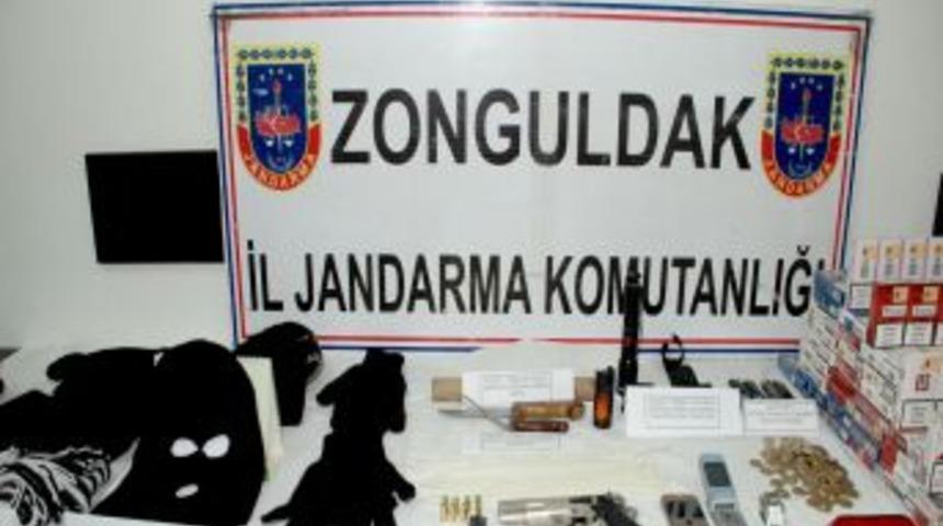 4 g&uuml;nde 5 akaryakıt istasyonunu soyan zanlılar yakalandı