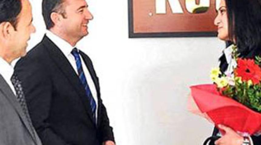 &Ouml;ğretmene &ccedil;i&ccedil;ek soruşturması