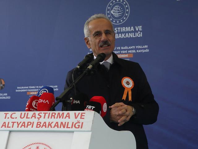  Bakan Uraloğlu duyurdu: Seyahat s&uuml;resi 20 dakikadan 5 dakikaya iniyor