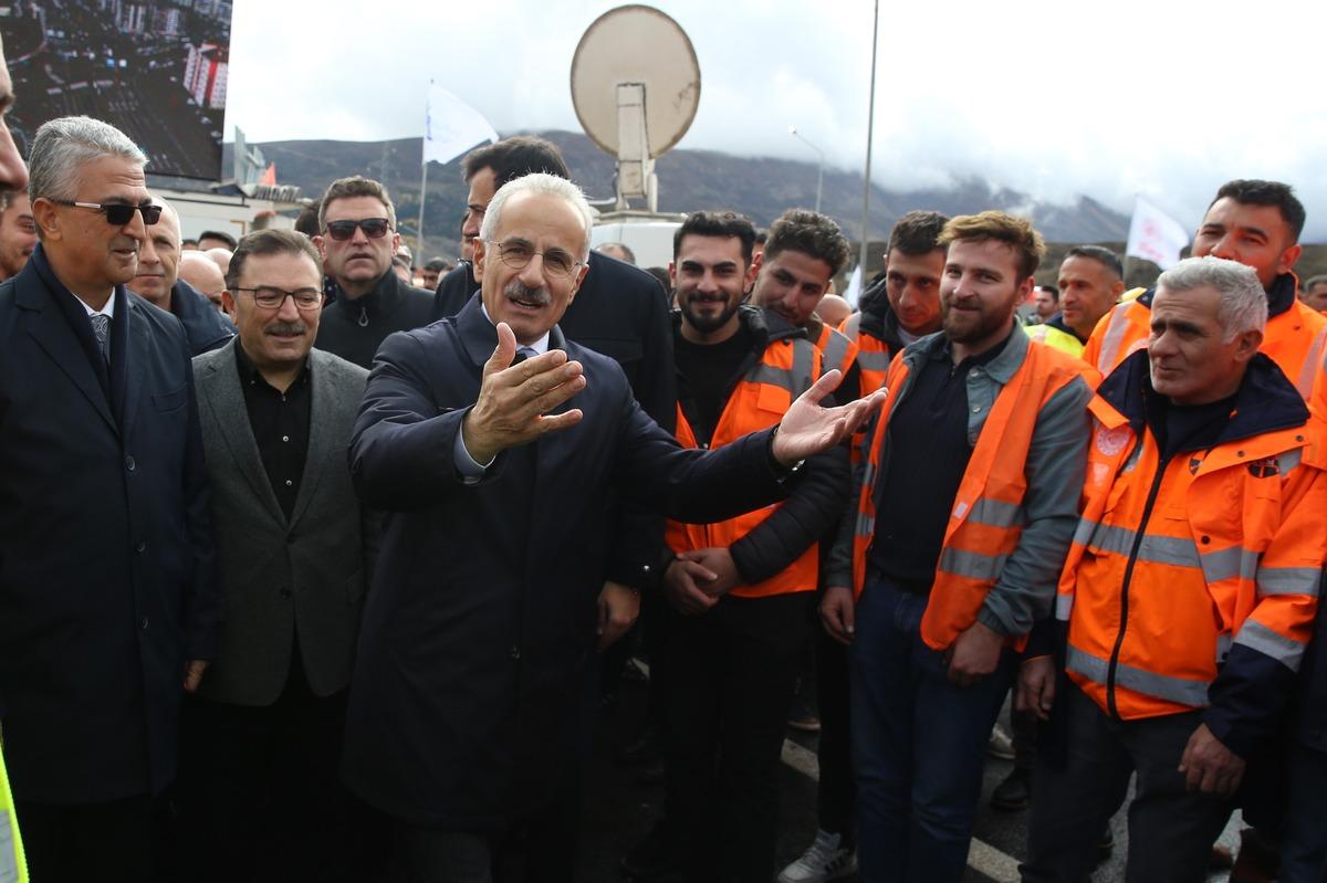  Bakan Uraloğlu duyurdu: Seyahat s&uuml;resi 20 dakikadan 5 dakikaya iniyor 1