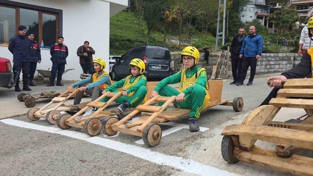 Rize’de tahta arabalar nefes kesti 2