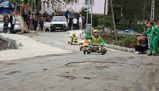 Rize’de tahta arabalar nefes kesti