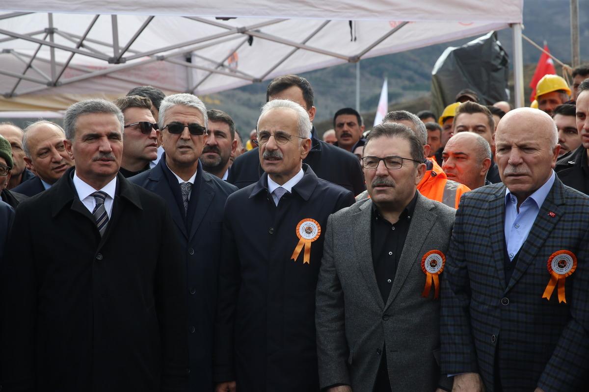  Bakan Uraloğlu duyurdu: Seyahat s&uuml;resi 20 dakikadan 5 dakikaya iniyor 2