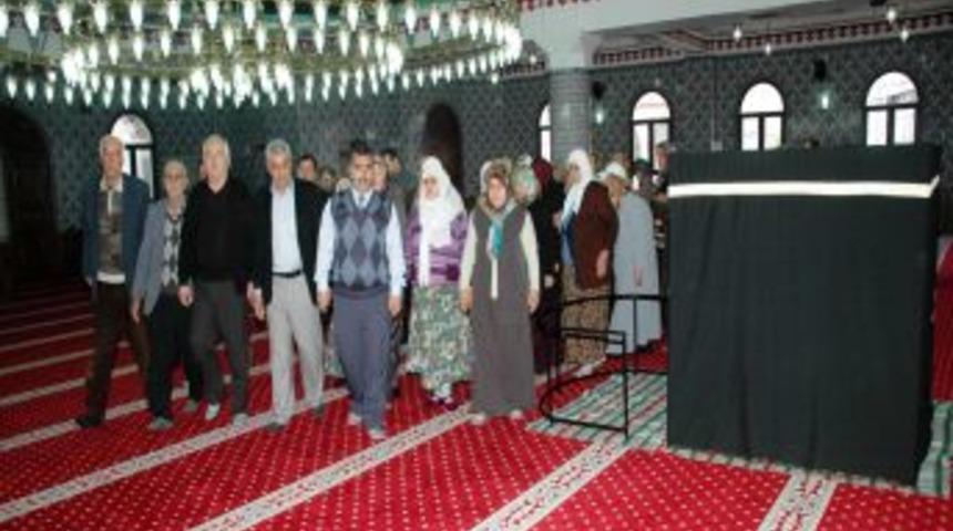 Umre i&ccedil;in tavaf eğitimi aldılar