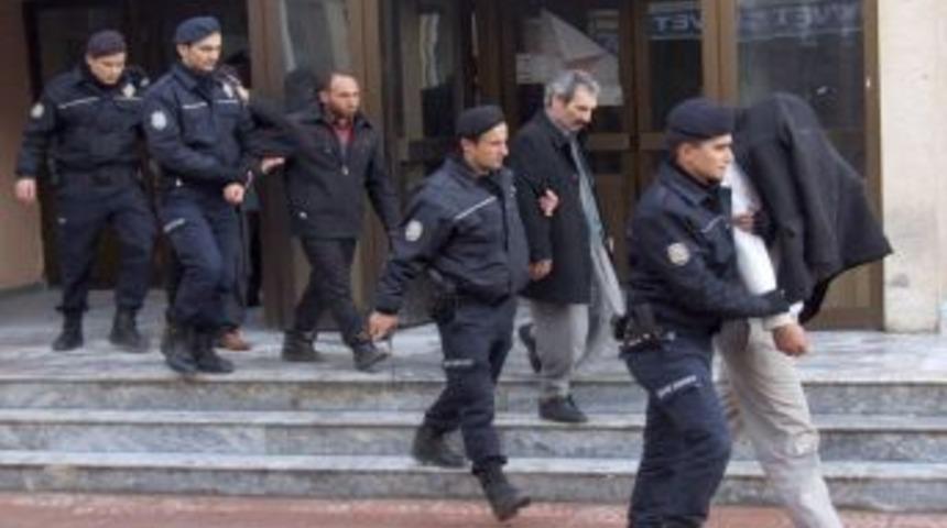 Şanlıurfa polisinden 5 ilde silah ka&ccedil;ak&ccedil;ılığı operasyonu: 22 g&ouml;zaltı