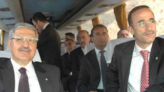 AK Partili vekiller kazada yaralandı