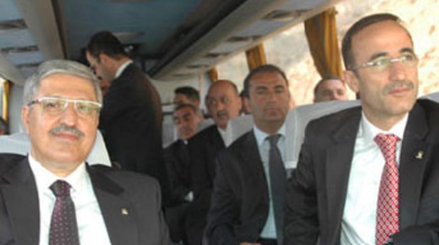 AK Partili vekiller kazada yaralandı