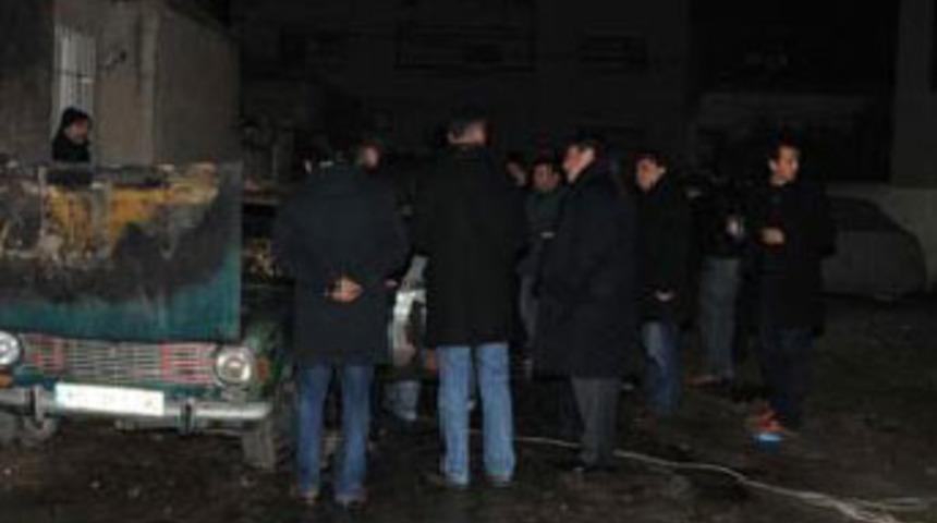 Yanan ara&ccedil;tan &ccedil;ocuk cesedi &ccedil;ıktı