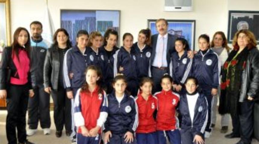 Akdeniz&rsquo;in yıldız kızları