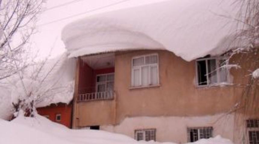 Meteoroloji, Bitlis'te kar kalınlığını 6,4 metre olarak &ouml;l&ccedil;t&uuml;