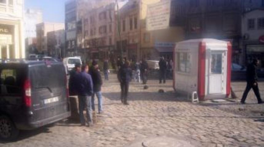 İzmir'de Mimar Kemalettin Caddesi'nin taşları değiştiriliyor