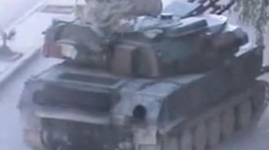 Suriye&rsquo;de u&ccedil;aksavar tankının binalara rastgele ateş a&ccedil;ması kamerada