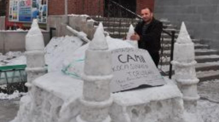 Kardan caminin yapımında biri m&uuml;hendis 7 kişi &ccedil;alıştı