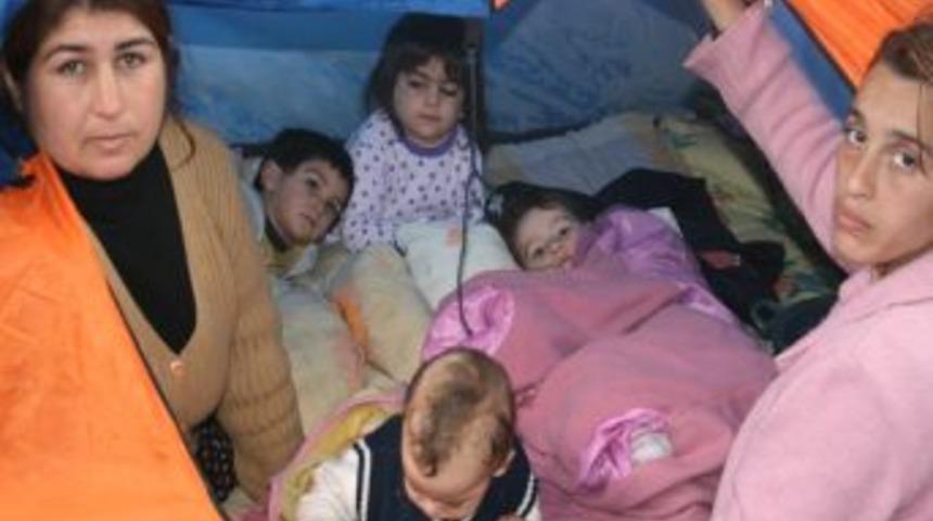 Evleri yanan iki aileye Kimse Yok Mu sahip &ccedil;ıktı