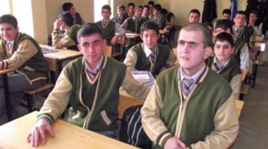 G&ouml;rme engelli Kemal'in okuma azmi