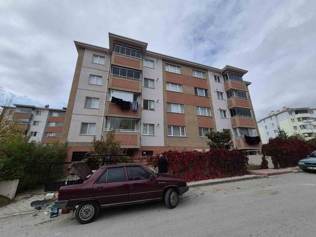 Yer: Eskişehir! Küçük çocuk 4 katlı binadan düştü 3
