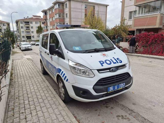 Yer: Eskişehir! Küçük çocuk 4 katlı binadan düştü 2