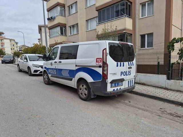 Yer: Eskişehir! Küçük çocuk 4 katlı binadan düştü 1