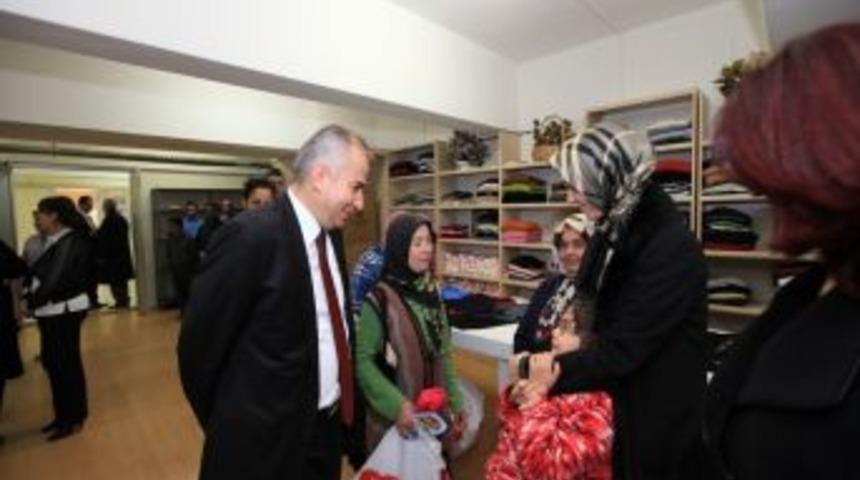 Sevgi Eli bir yılda 30 bin kişiye yardım yaptı