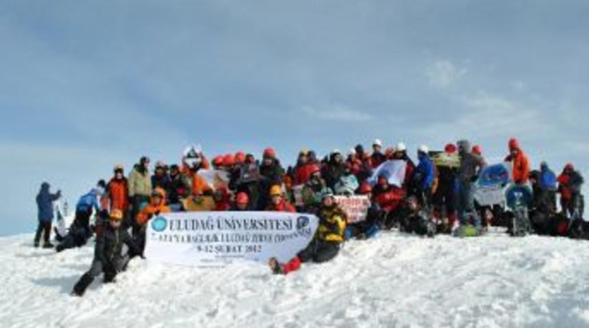 Eksi 20 derecede Ata&rsquo;ya bağlılık i&ccedil;in Uludağı tırmanışı